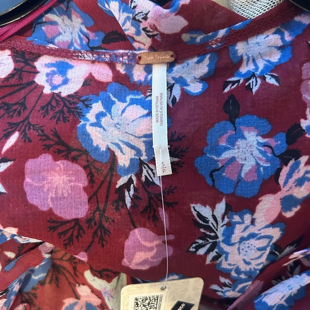 Free People Maybel Floral Ruffle Blouse - Red and Blue Sz S NWT - Picture 3 of 3